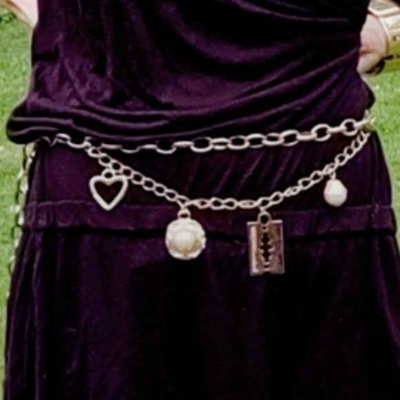 Rare Vintage Moschino Gold Charm Belt/Necklace - Picture 2 of 10